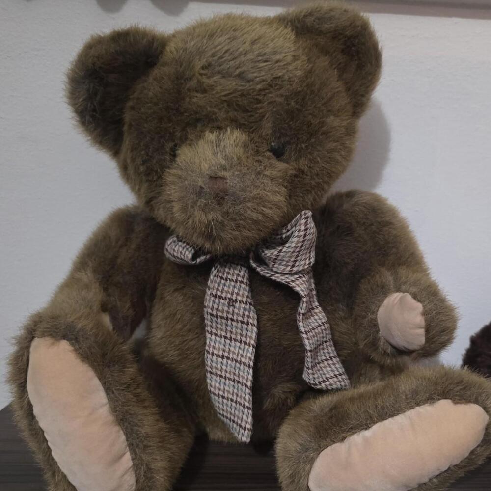 vintage 1980s/1990s A&A  plush inc. brown teddy bear